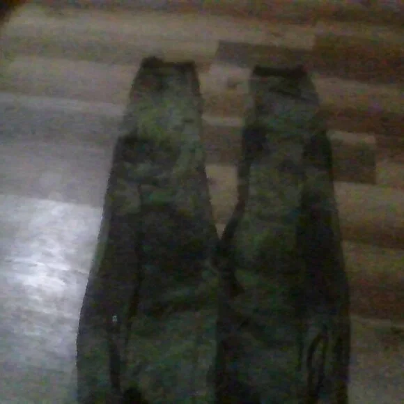 pants - Picture 2 of 9